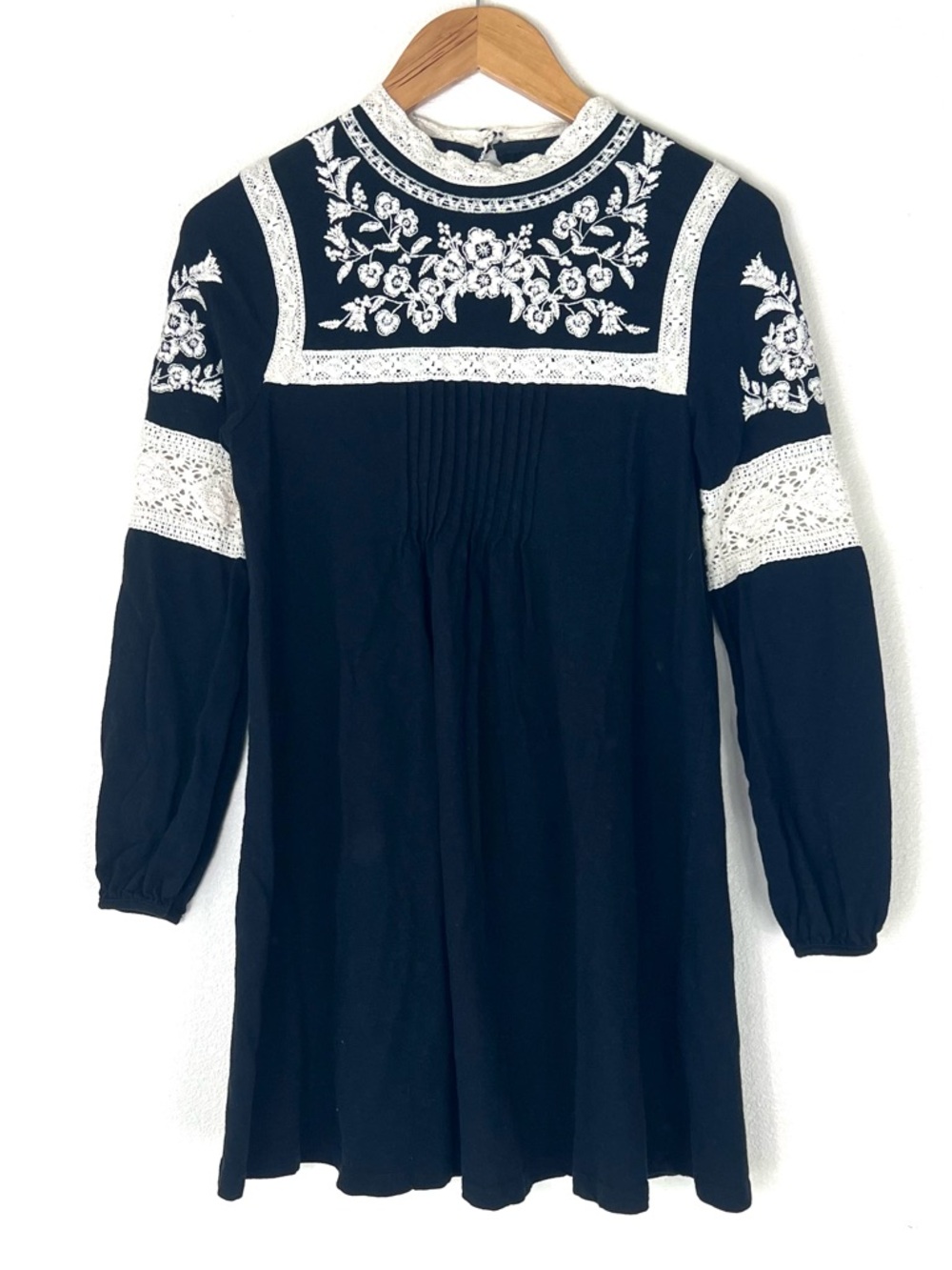 TopShop Embroidered Peasant Mini Dress in Black and White Women’s Size 6 Petite
